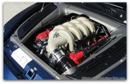 car engne picture maserati